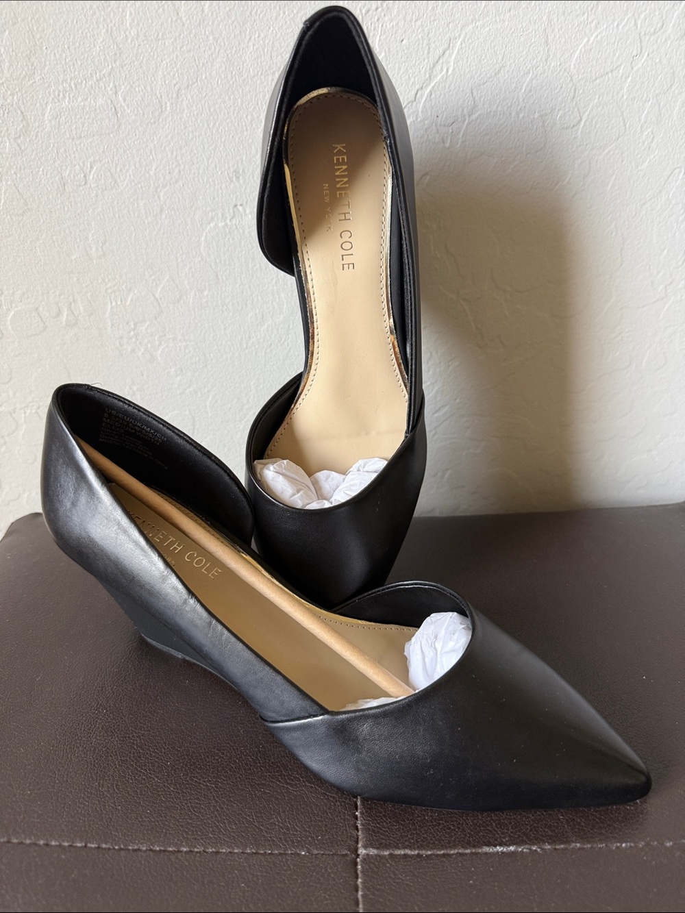 Kenneth Cole Black Pointed Toe Low Wedges 8.5